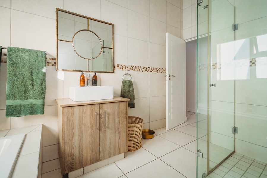 4 Bedroom Property for Sale in Kraaibosch Manor Western Cape